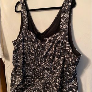 Torrid black and white sleeveless blouse